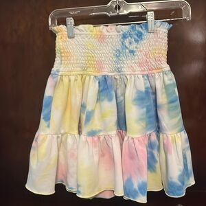 Cute tie dye skirt size small.